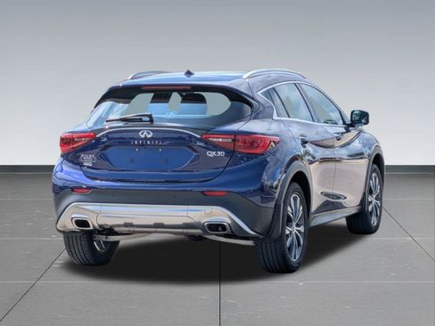 Used 2018 INFINITI QX30 Premium w/ Navigation Package AWD/4WD image 5