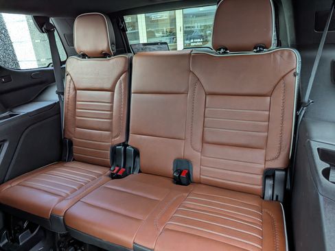 Used 2023 GMC Yukon Denali Ultimate w/ LPO, Floor Liner Package AWD/4WD image 21
