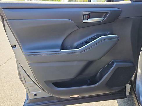 Certified 2025 Toyota Highlander XLE AWD/4WD image 17