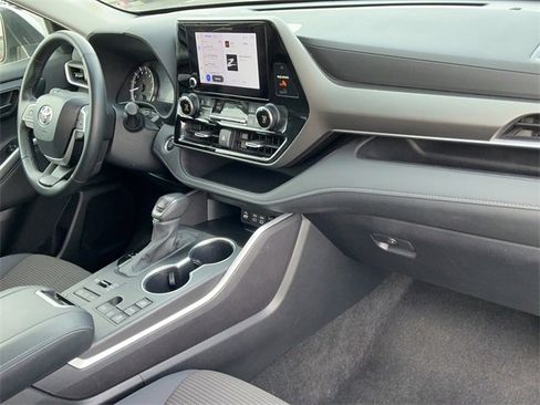 Used 2024 Toyota Highlander LE image 20