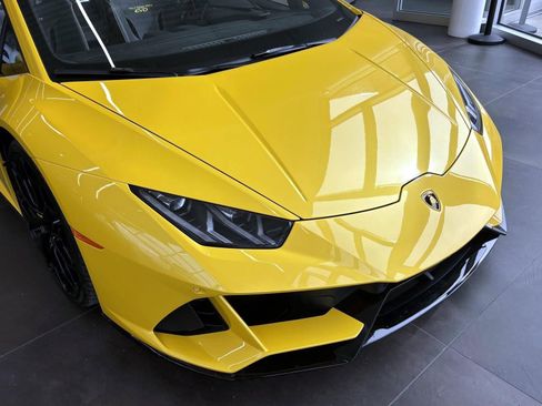Used 2024 Lamborghini Huracan EVO image 11