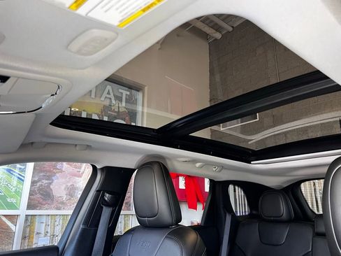 Used 2022 Jeep Cherokee Latitude Lux w/ Sun & Sound Group image 42