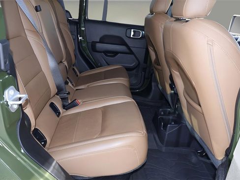 Used 2022 Jeep Gladiator Overland w/ Popular Equipment Package image 13