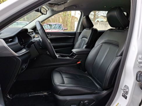 Used 2021 Jeep Grand Cherokee L Limited image 16