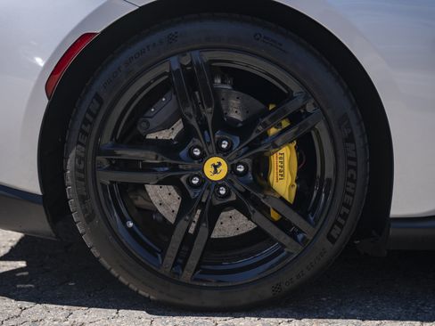 Used 2019 Ferrari Portofino image 15