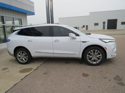 Used 2023 Buick Enclave Essence w/ Experience Buick Package FWD image 16