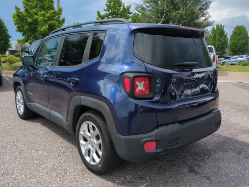 Used 2017 Jeep Renegade Latitude w/ Popular Equipment Group FWD image 4