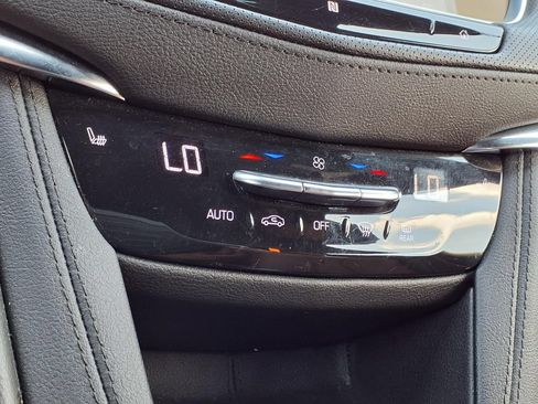 Used 2020 Cadillac XT5 Premium Luxury FWD image 9