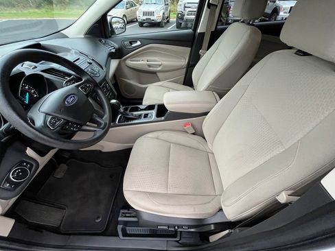 Certified 2017 Ford Escape SE image 13