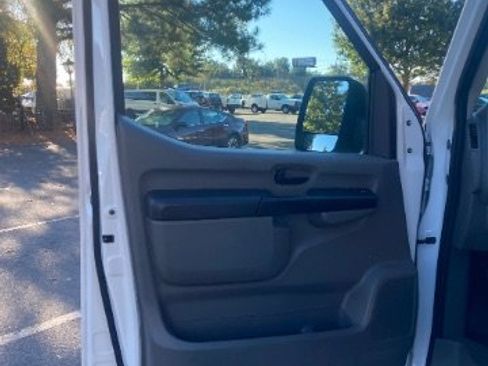 Used 2020 Nissan NV 2500 S image 17