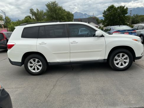 Used 2012 Toyota Highlander SE w/ Tow Pkg AWD/4WD image 4