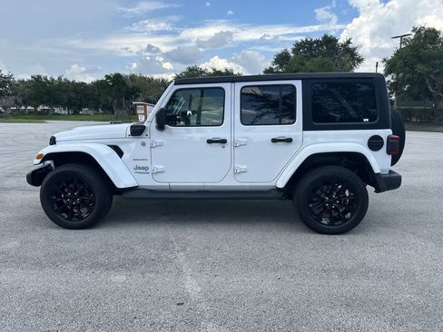 Certified 2022 Jeep Wrangler Unlimited Sahara AWD/4WD image 11