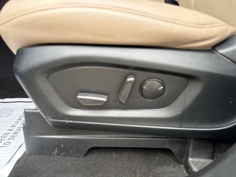 Used 2023 Ford Explorer XLT w/ Equipment Group 202A RWD image 25