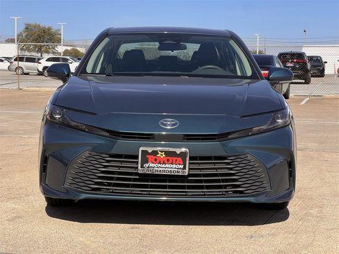 Used 2025 Toyota Camry LE image 9