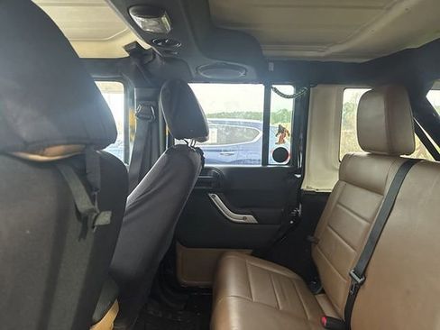 Used 2011 Jeep Wrangler Unlimited Sahara w/ Connectivity Group image 7