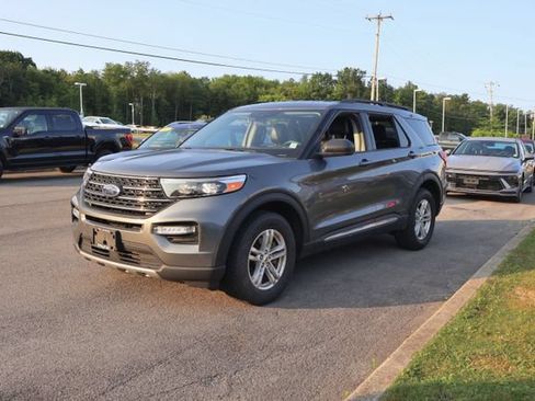 Used 2023 Ford Explorer XLT w/ Equipment Group 202A AWD/4WD image 3