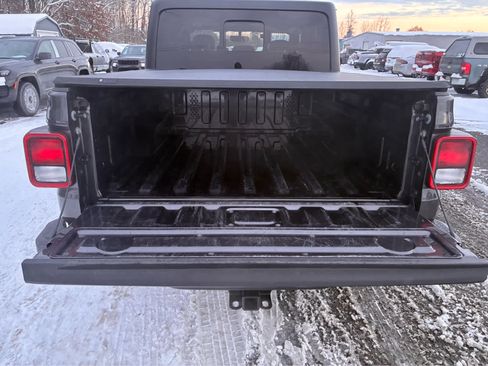 Used 2022 Jeep Gladiator Overland w/ Popular Equipment Package image 10