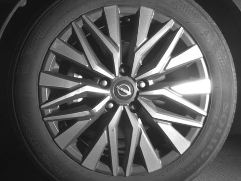 Used 2025 Nissan Altima 2.5 SV FWD image 15