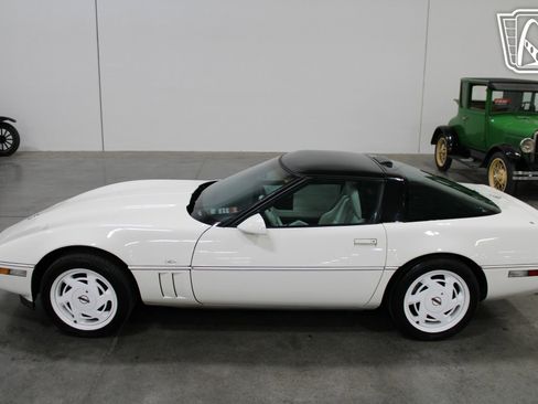 Used 1988 Chevrolet Corvette Coupe image 10