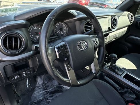 Used 2018 Toyota Tacoma TRD Sport w/ Technology Package RWD image 16