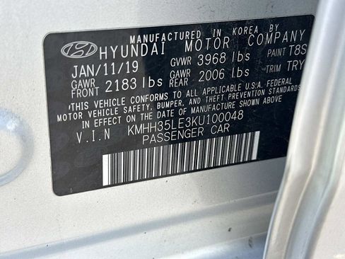 Used 2019 Hyundai Elantra GT FWD image 18