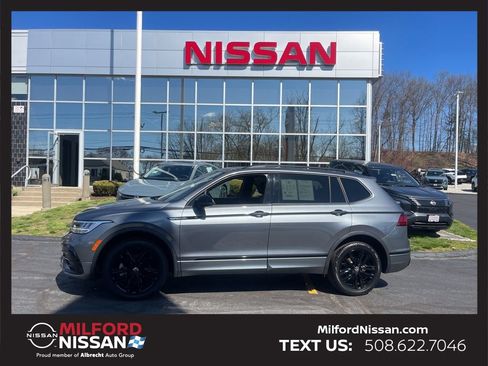 Used 2022 Volkswagen Tiguan SE R-Line AWD/4WD image 2