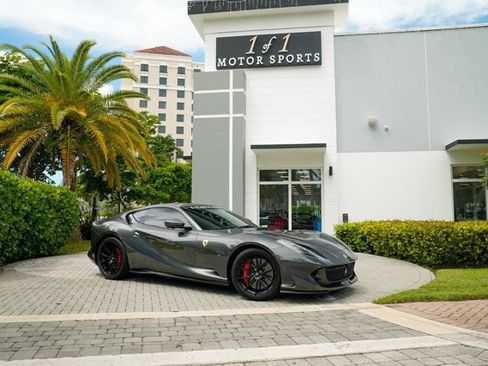 Used 2020 Ferrari 812 Superfast RWD image 2