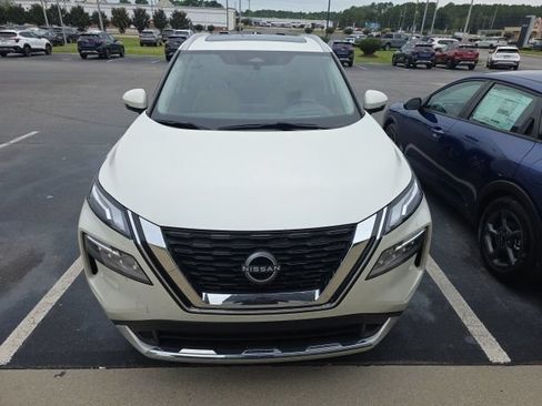 Used 2023 Nissan Rogue Platinum w/ Platinum Premium Package FWD image 2