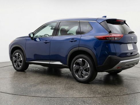 Used 2025 Nissan Rogue SV image 6