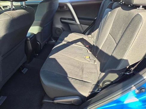 Used 2018 Toyota RAV4 LE image 17