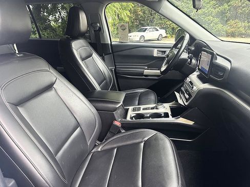 Used 2022 Ford Explorer XLT w/ Equipment Group 202A RWD image 19