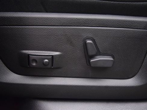 New 2026 RAM 2500 Laramie AWD/4WD image 17