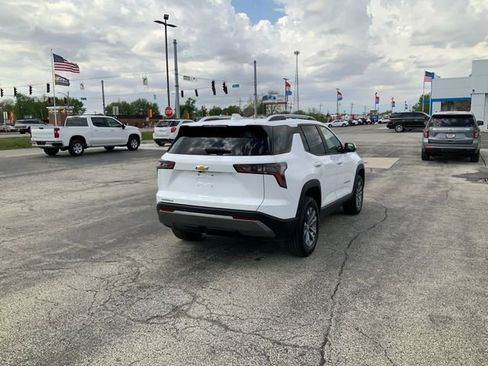 Used 2025 Chevrolet Equinox LT w/ Convenience Package II FWD image 7