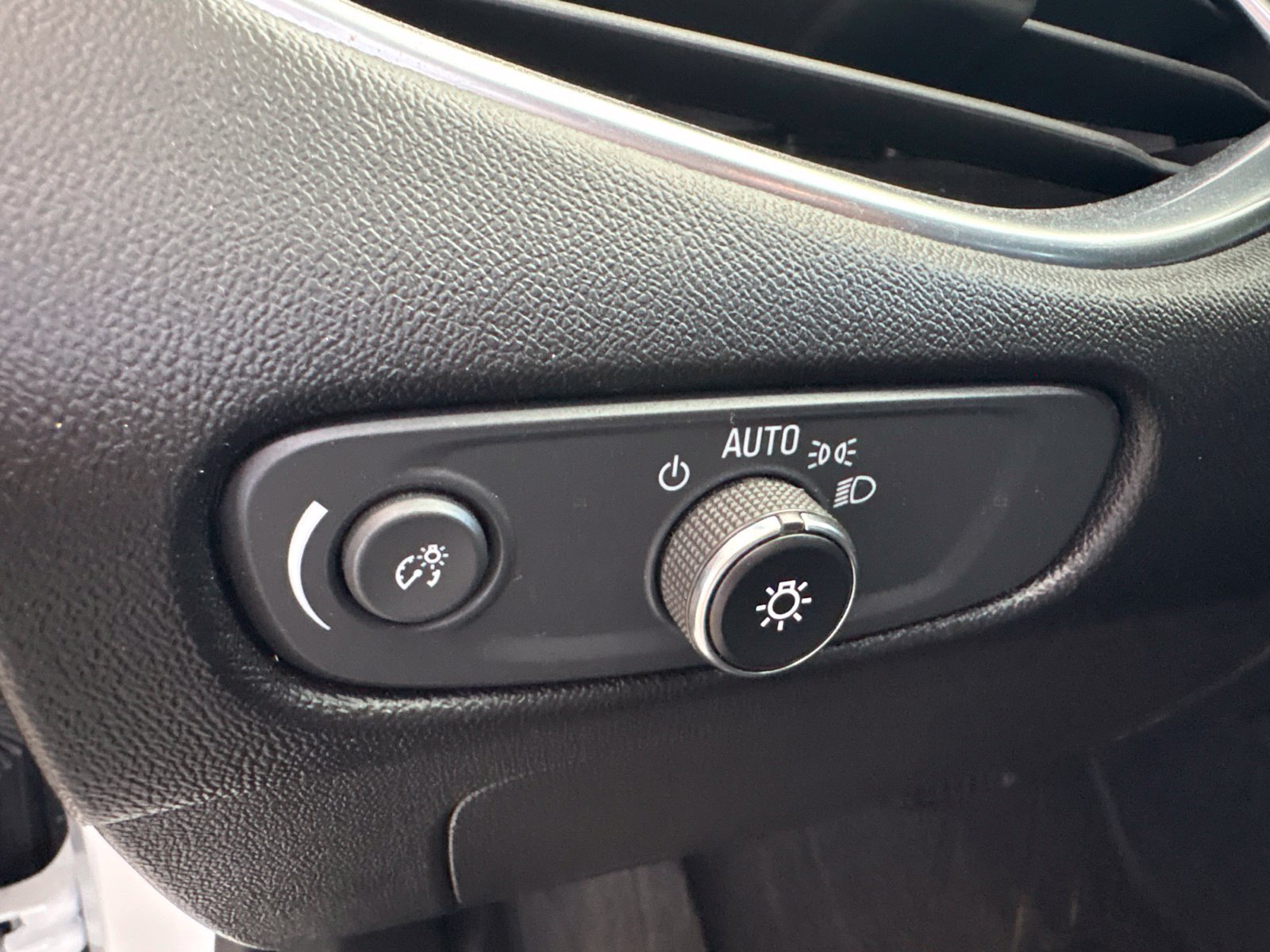 Used 2024 Chevrolet Malibu LT FWD image 14
