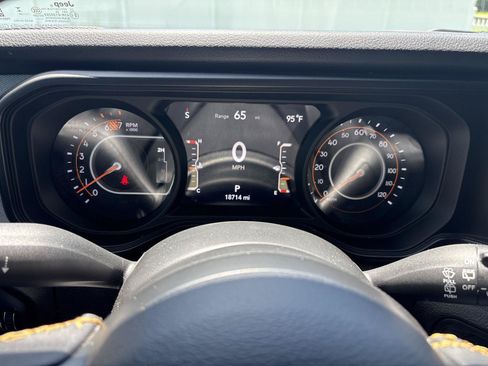 Used 2024 Jeep Wrangler Unlimited Sport AWD/4WD image 15