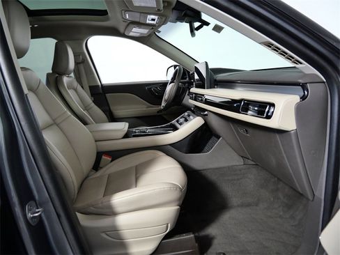 Used 2023 Lincoln Aviator AWD w/ Premium Package image 11