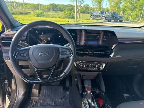 Used 2025 Chevrolet TrailBlazer RS w/ Convenience Package FWD image 12