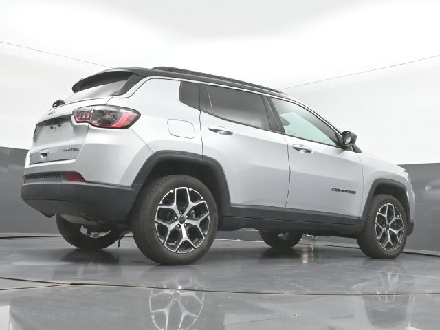 Used 2025 Jeep Compass Limited AWD/4WD image 34