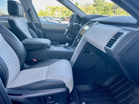 Certified 2025 Land Rover Discovery Metropolitan Edition AWD/4WD image 15