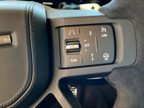 New 2024 Land Rover Defender 90 V8 image 18