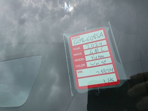 Used 2024 GMC Yukon Denali RWD image 8