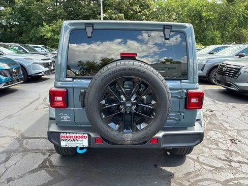 Used 2024 Jeep Wrangler Unlimited Sahara w/ Technology Group AWD/4WD image 6