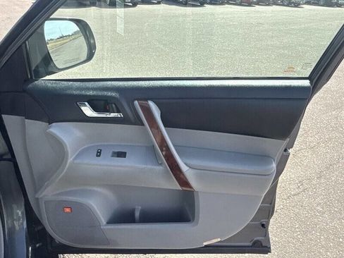 Used 2013 Toyota Highlander Limited image 22