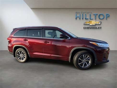 Used 2018 Toyota Highlander XLE image 3