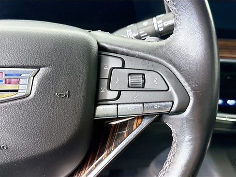 Used 2023 Cadillac Escalade ESV Luxury AWD/4WD image 12
