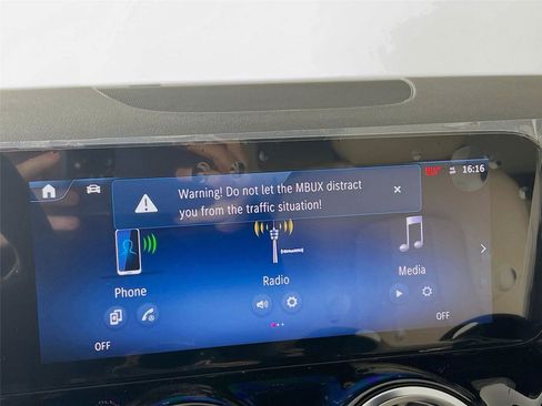 Used 2025 Mercedes-Benz GLA 250 4MATIC image 13