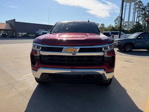 Used 2022 Chevrolet Silverado 1500 LT AWD/4WD image 2