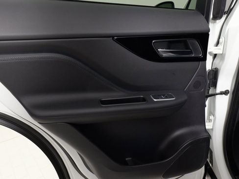 Used 2020 Jaguar F-PACE Premium image 37