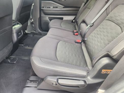 Used 2025 Nissan Pathfinder SV FWD image 29