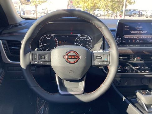 Used 2025 Nissan Rogue SV image 18